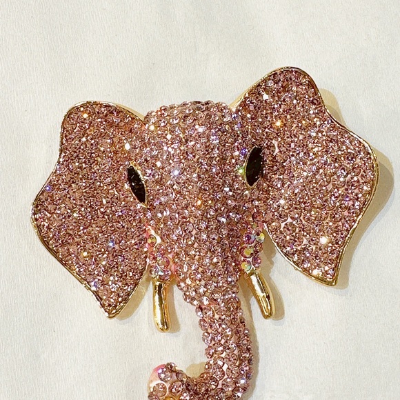 Pink Elephant Brooch - Picture 1 of 2